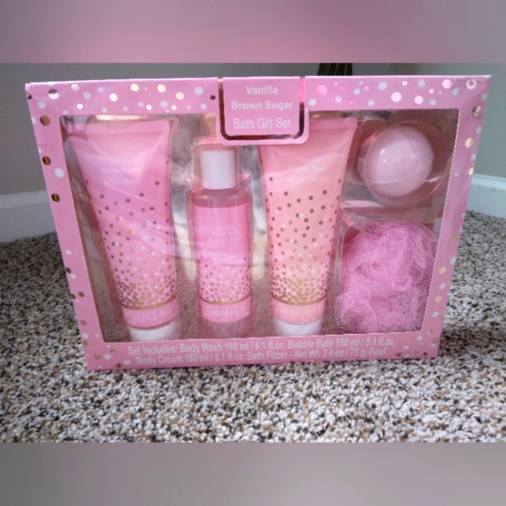 NWT Vanilla Brown Sugar Shower Gift Set